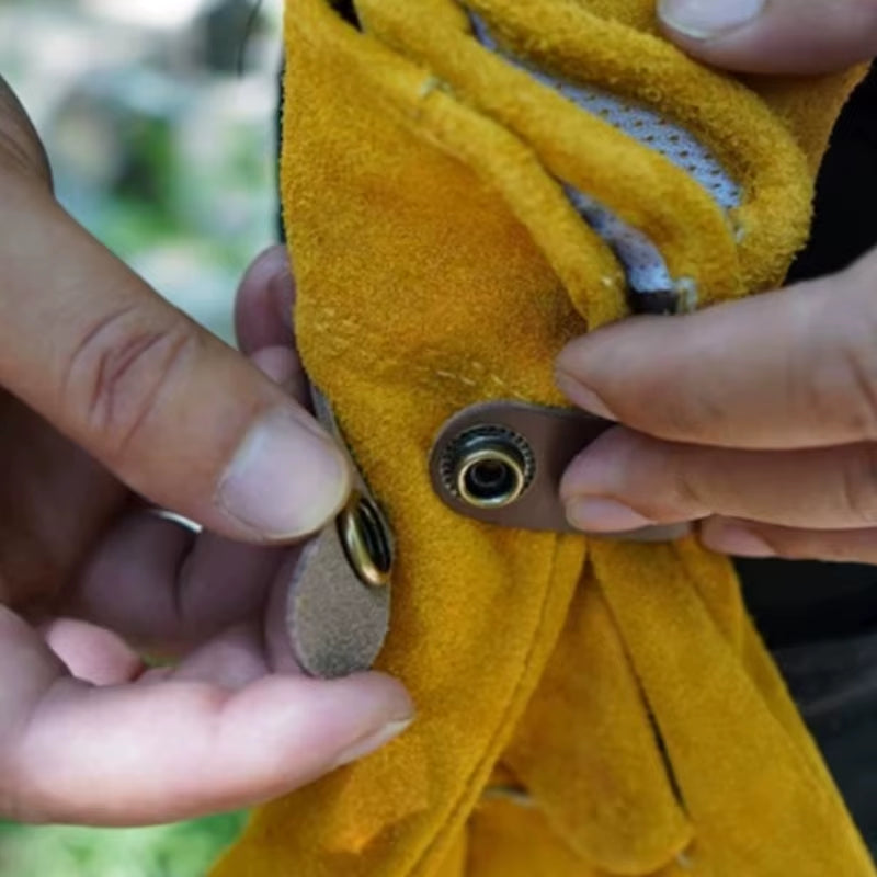 Outdoor Camping Waist Storage Clip - Key & Glove Loss Prevention Hook for Hiking & Work - Durable Leather Buckle Gadget